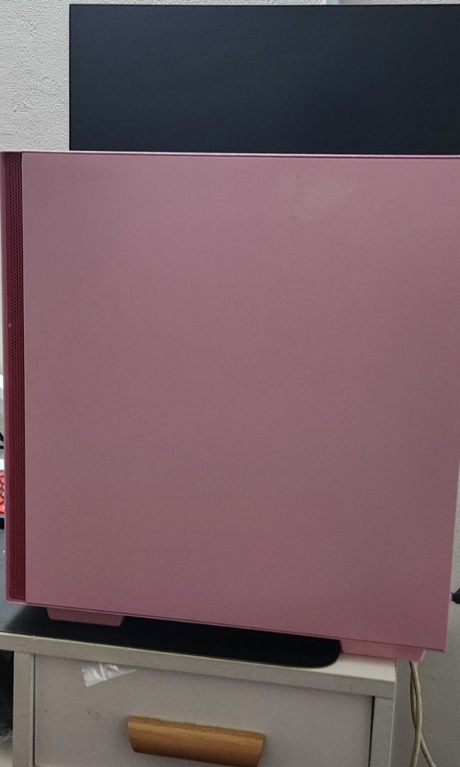Pc casing (Category: Other Accessories) located in Singapore. Submitted by cheapdo (Listing ID 1295502604, Image 1). Description: upgrading casing..selling off this.