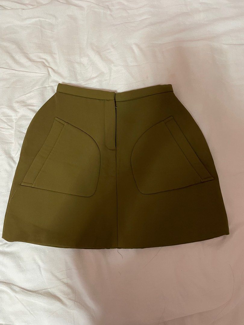 Rumba Army Green Skirt (Category: Skirts) located in Manila. Submitted by zunigae (Listing ID 1295449014, Image 1). Description: Please manage your expectations. Color of the item may change due to lighting and filter. No when worn pictures. Buyer can request for more pictures of the item if needed. Shipping fee will be shouldered by the buyer. Shipping will be based on the weight of items and preferred shipping courier. For Grab, Angkas and Lala