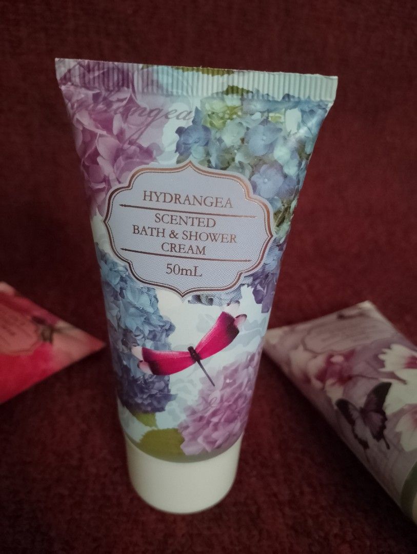 Solace Botanic Scented Bath & Shower Cream (Category: Bath) located in Muntinlupa City. Submitted by anythingboutiquebylala (Listing ID 1295382257, Image 2). Description: Solace Botanic All 3 Bath and Body Cream 50ml Hydrangea Magnolia Peony Bought in Melbourne Australia RFS: Decluttering.