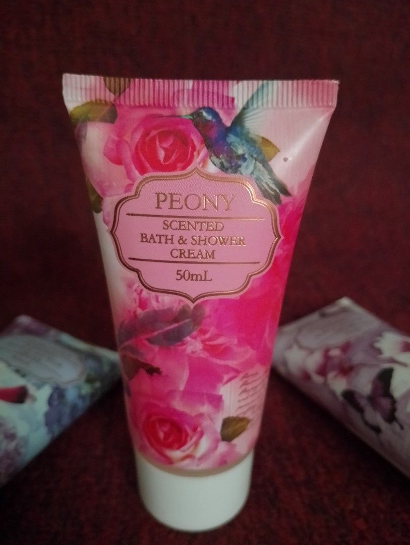 Solace Botanic Scented Bath & Shower Cream (Category: Bath) located in Muntinlupa City. Submitted by anythingboutiquebylala (Listing ID 1295382257, Image 3). Description: Solace Botanic All 3 Bath and Body Cream 50ml Hydrangea Magnolia Peony Bought in Melbourne Australia RFS: Decluttering.