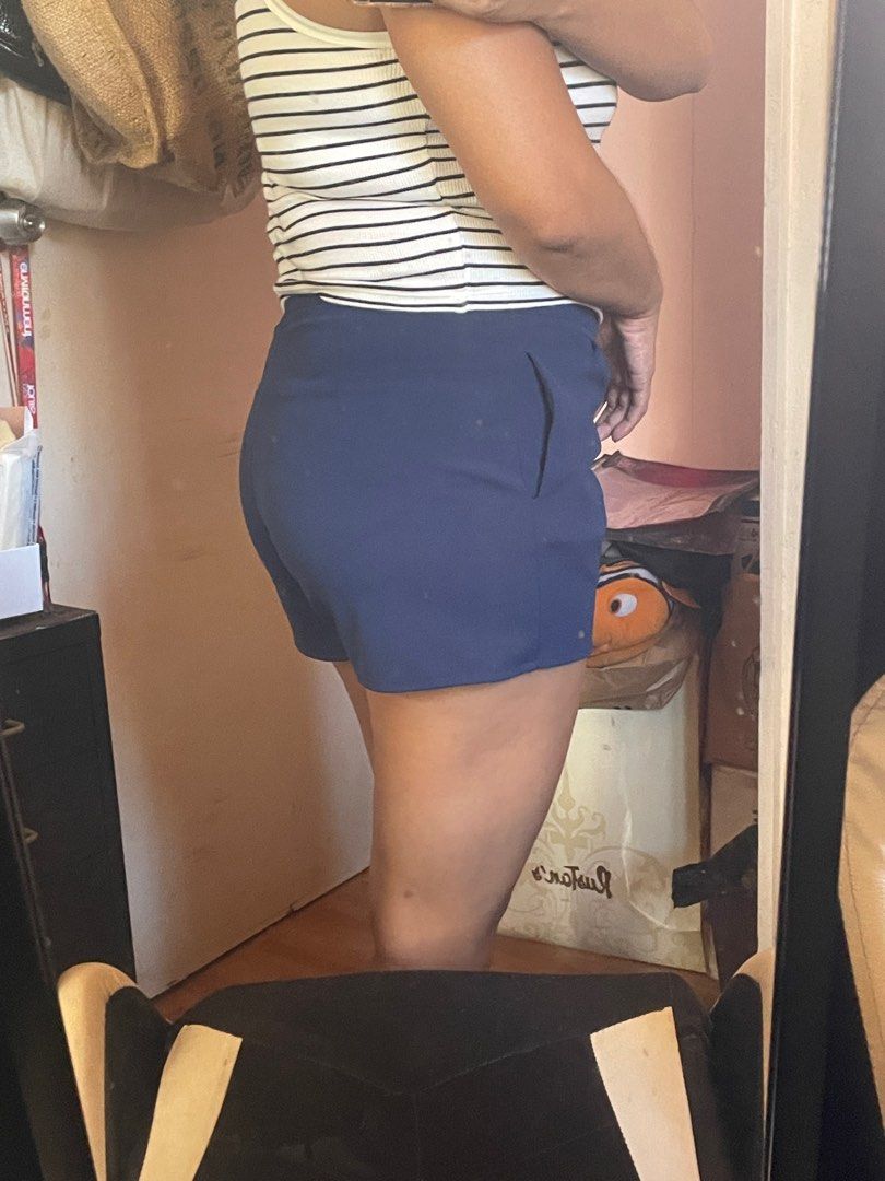 Straightforward Shorts (Category: Shorts) located in Las Pinas. Submitted by theseventhph (Listing ID 1295414989, Image 2). Description: Straightforward dark blue shorts Size small Rfs: not using anymore, medyo masikip din sakin 😂.