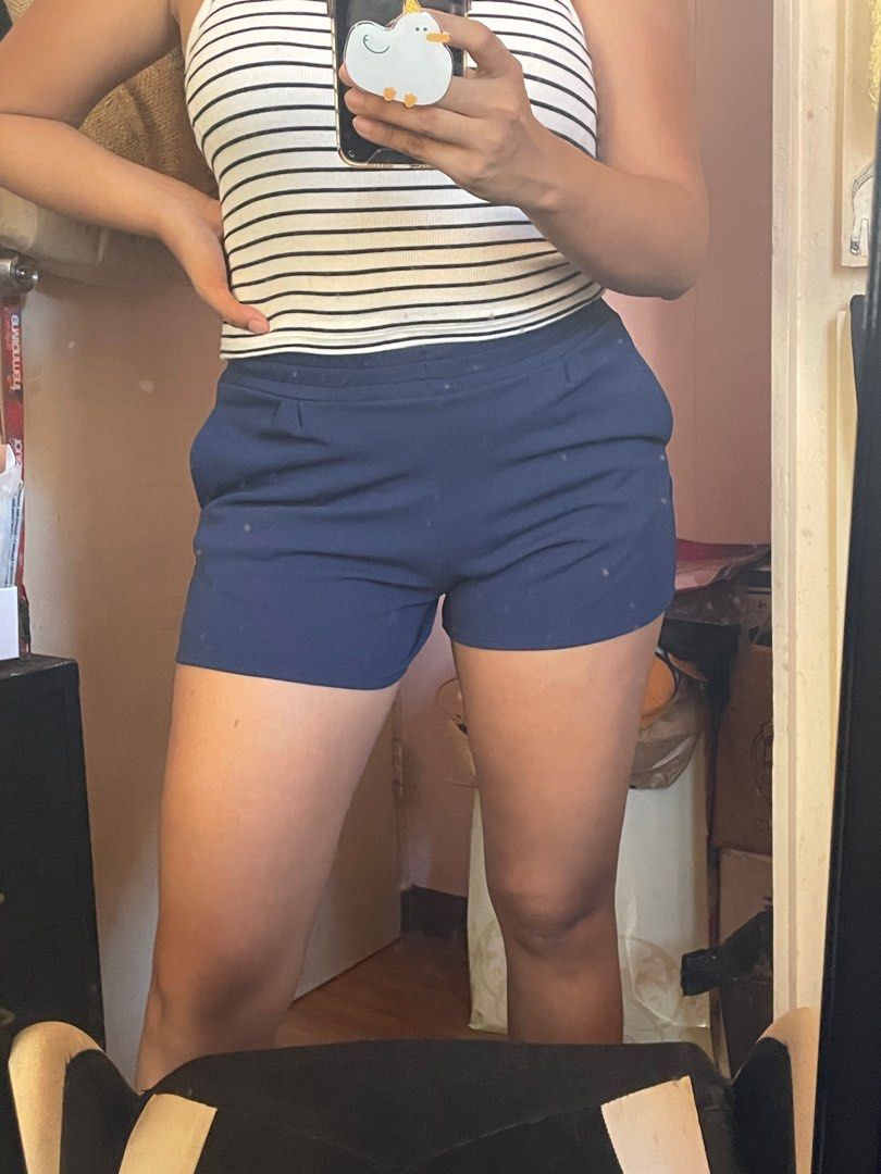 Straightforward Shorts (Category: Shorts) located in Las Pinas. Submitted by theseventhph (Listing ID 1295414989, Image 1). Description: Straightforward dark blue shorts Size small Rfs: not using anymore, medyo masikip din sakin 😂.