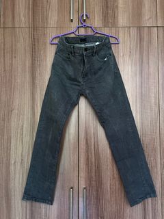 Uniqlo black Slim Fit , Low rise and straight cut jeans