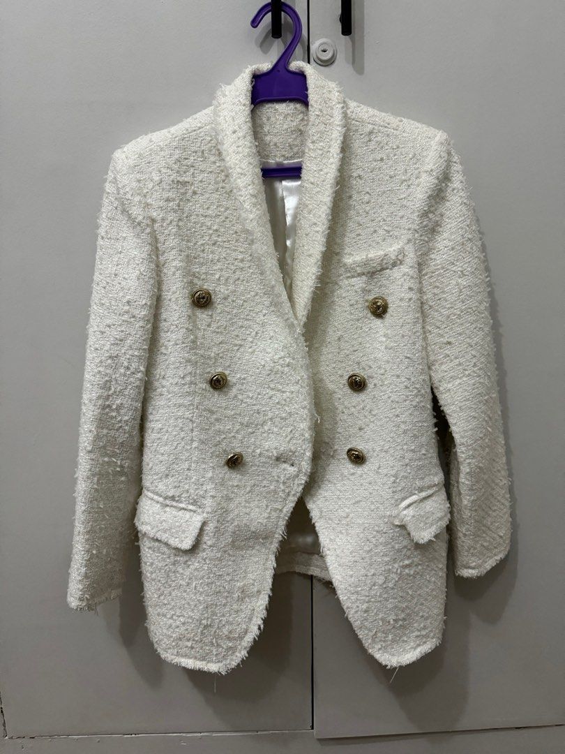 White Blazer (Category: Coats, Jackets and Outerwear) located in Manila. Submitted by randomxdump (Listing ID 1295379142, Image 1). Description: 15” shoulders Please see photo for minor issue Bought for 7,500 Rfs: too small for my shoulders Payment thru BPI SF not included.