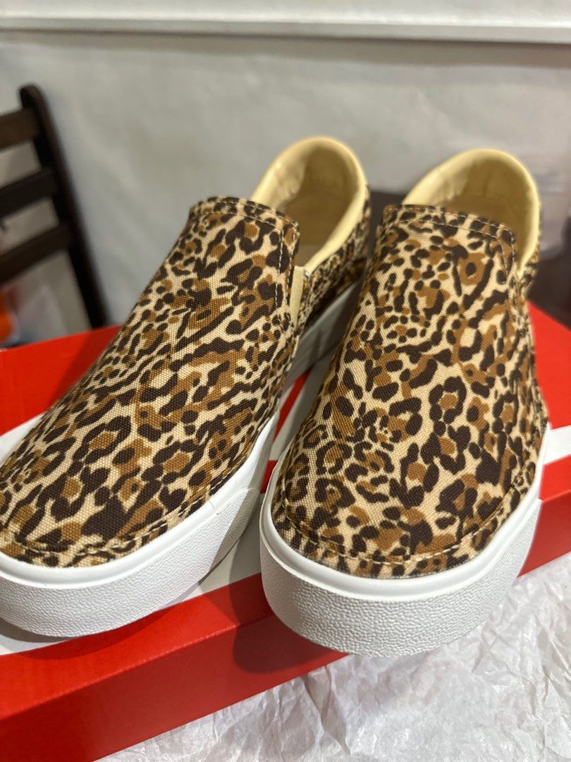 WMNS Nike Court Legacy (Category: Sneakers) located in Manila. Submitted by frishaaaa (Listing ID 1295479556, Image 1). Description: brand new rfs: wrong size, pagdating sa akin medyo maliit dapat nag 8 ako 😭 balik bayan from dubai price still nego.
