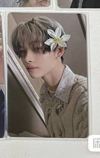 WTB Enhypen YZY R1 ( orange blood) photocard, Toys & Collectibles