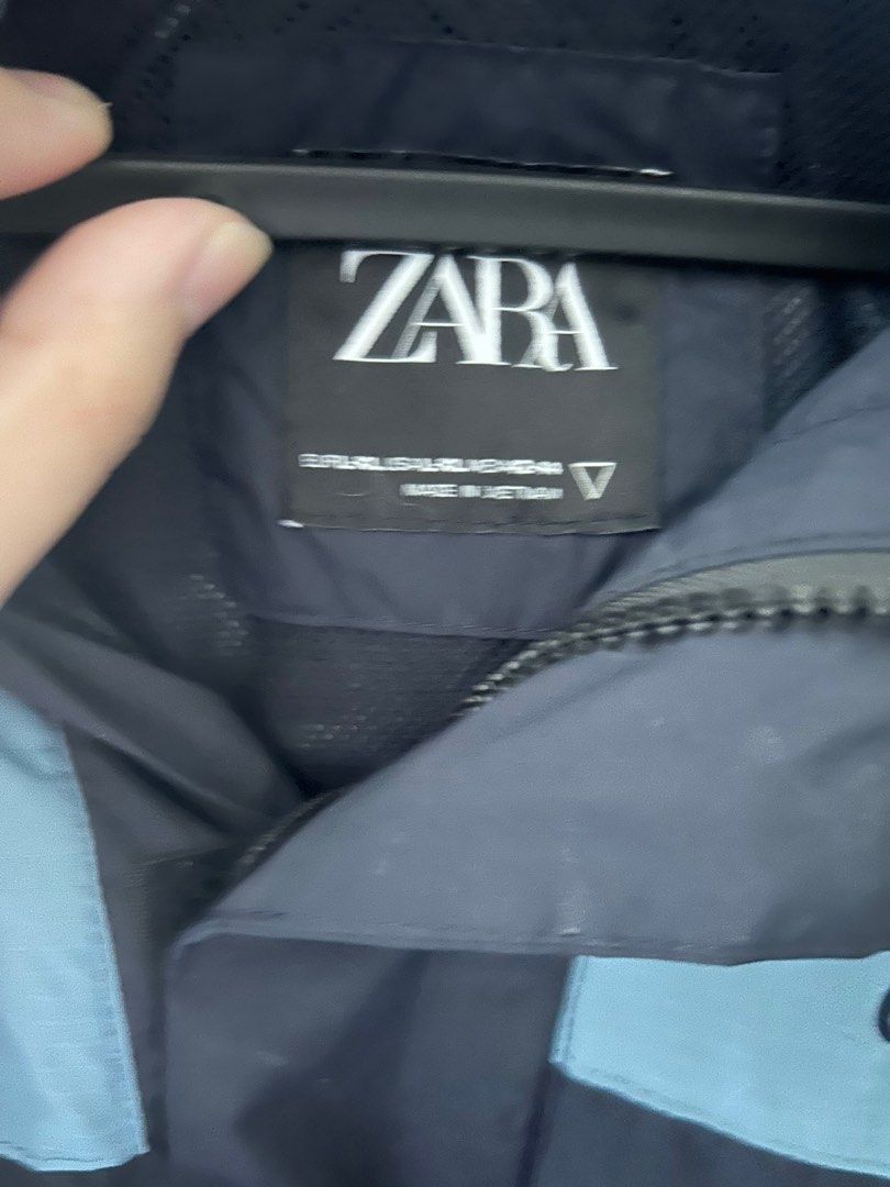 Zara Windbreaker Jacket (Category: Coats, Jackets and Outerwear) located in Cainta. Submitted by dris01 (Listing ID 1295385665, Image 2). Description: Zara Windbreaker Jacket size XL Personal item, NOT THRIFTED.