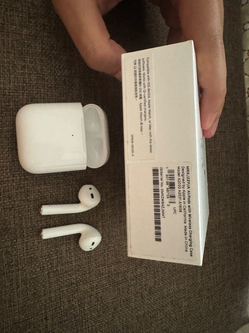 Airpods gen 2 wireless charging Elektronik Audio di Carousell