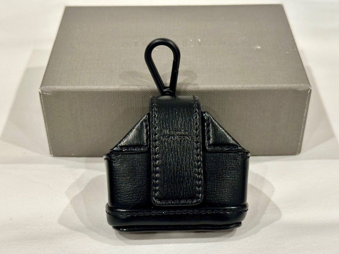 Alexander McQueen AirPods Pro case, 名牌, 飾物及配件- Carousell