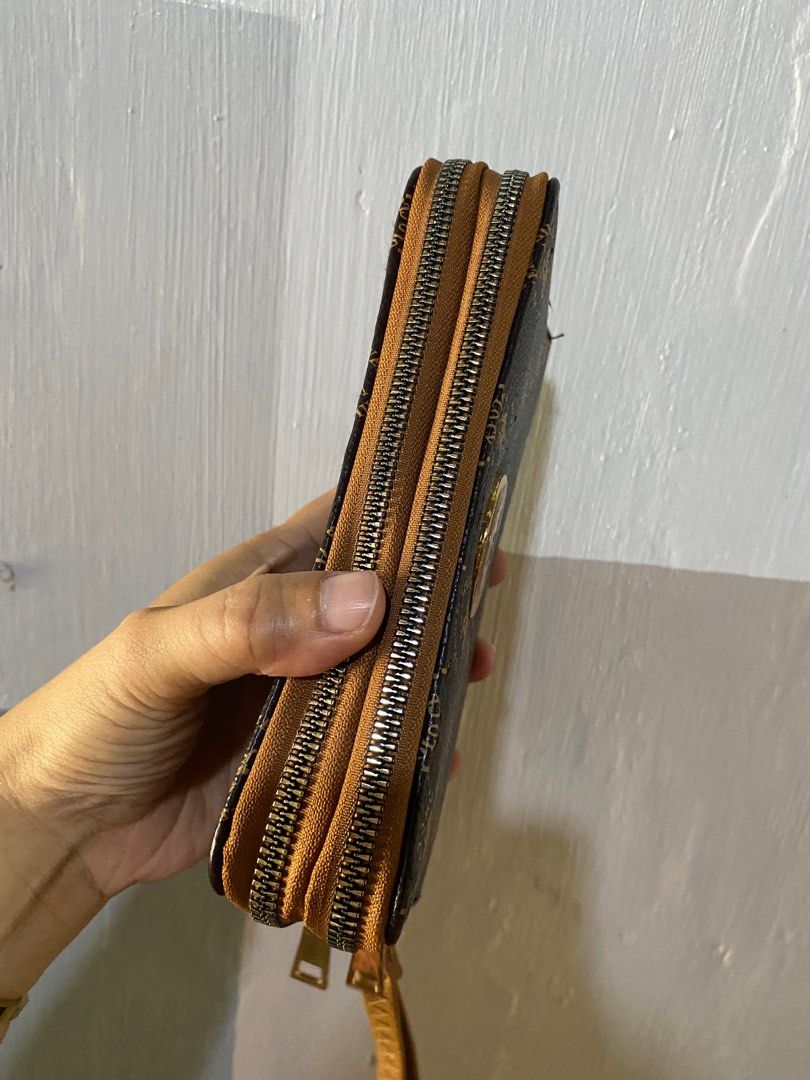 Beverly hills polo club (Category: Luxury Bags & Wallets) located in Tarlac. Submitted by browna9 (Listing ID 1295541837, Image 2). Description: Auth polo club 2 zip wallet Almost new Naka stock lang Free ship via j&t Bagsak presyo.