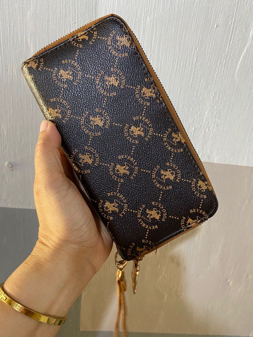 Beverly hills polo club (Category: Luxury Bags & Wallets) located in Tarlac. Submitted by browna9 (Listing ID 1295541837, Image 3). Description: Auth polo club 2 zip wallet Almost new Naka stock lang Free ship via j&t Bagsak presyo.