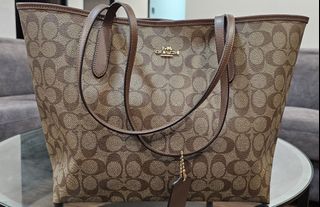 (Category: ) located in . Submitted by aristocracy (Listing ID 1295678213, Image 1). Description: .