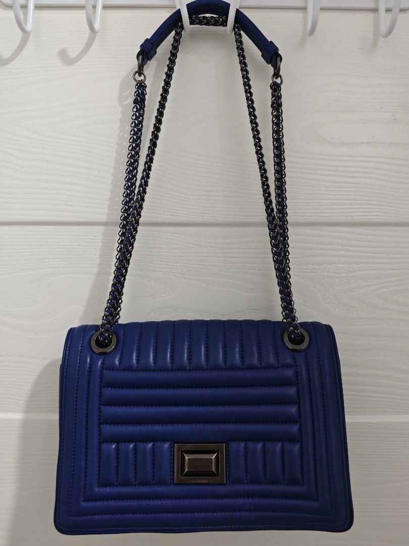 Couronne Quilted crossbody bag (Category: Cross-body Bags) located in Malabon City. Submitted by angelyckaa (Listing ID 1295587297, Image 1). Description: Couronne Quilted crossbody bag -Signs of used due to storage - Rubber lining intact - Sale already from 1500 Sale already from 1500 due to 1 rub MOP : Gcash, BDO.