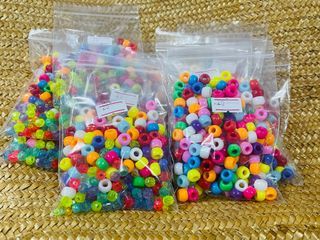 🧵CRAFT ITEM🧵  BEADS Left - Assorted Right - Plain OUR PRICE ₱20/pack  #epicogiftshop  🖤🤍