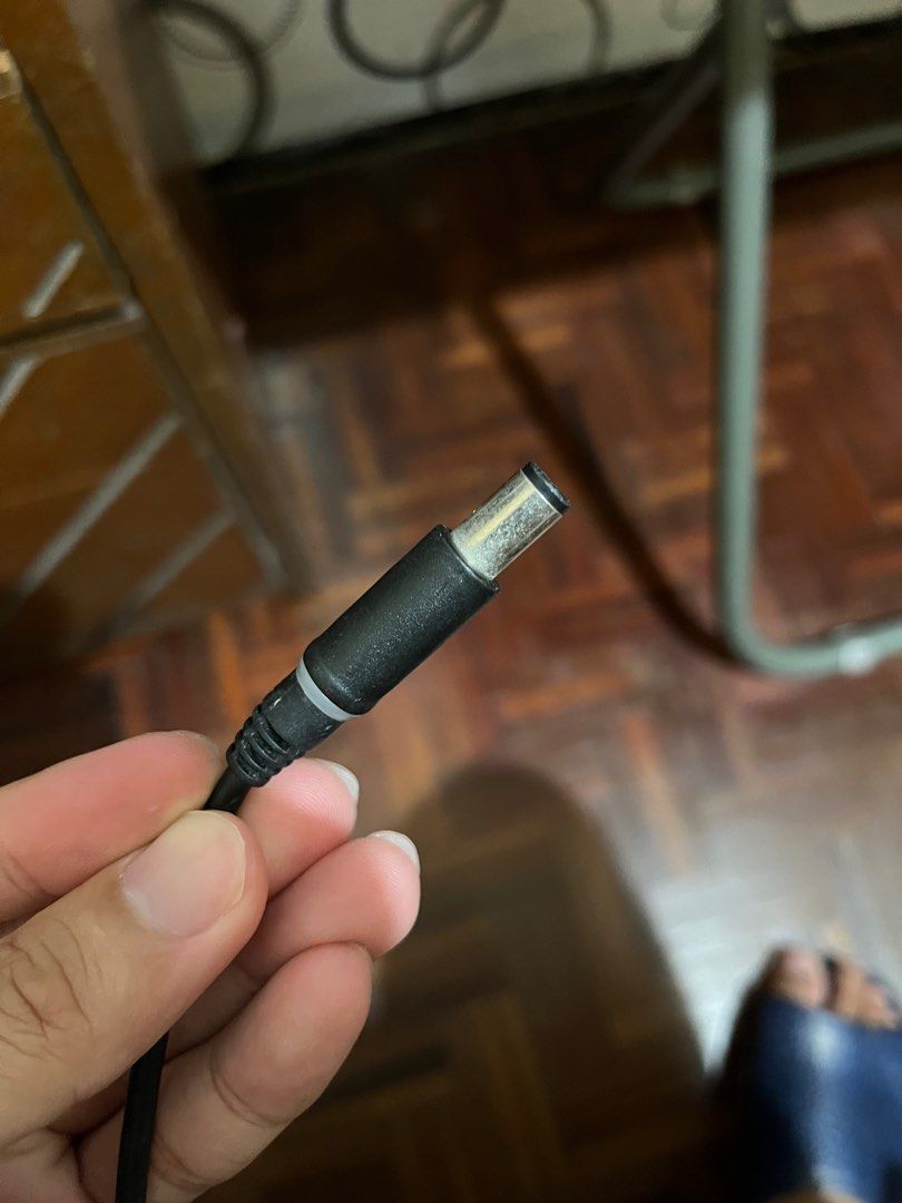 Dell 65w charger (Category: Laptops & Notebooks) located in Paranaque City. Submitted by sellshit15 (Listing ID 1295553948, Image 2). Description: Dell 65W charger 500 only Sucat Paranaue.