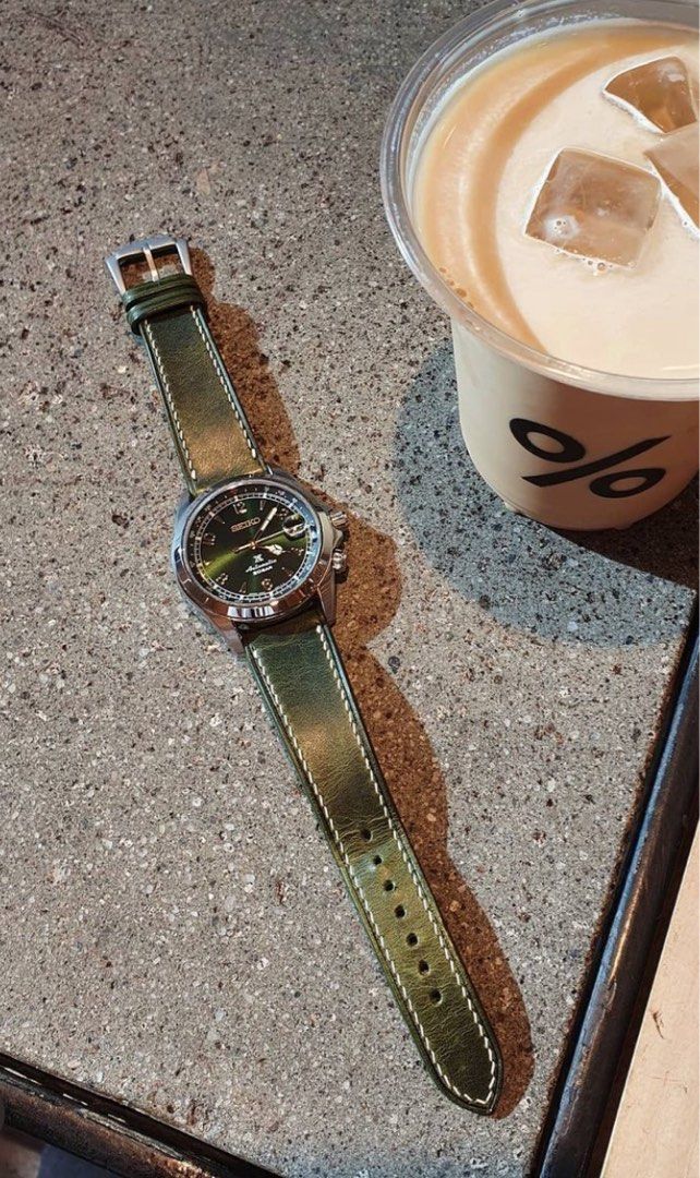 Delugs Green Waxy Slim Strap 20mm (Category: Men's Watches) located in Mandaluyong City. Submitted by randomxobjects (Listing ID 1295672906, Image 1). Description: Delugs Singapore Green Waxy Slim Strap 20-16, 115-70 Meet-Up: Starbucks, SM Fame Mall, Mandaluyong or Delivery care of buyer Mode of Payment: Gcash Bank Transfer (BDO) .