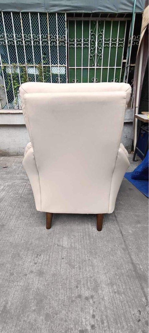 Elegant single sofa Japan surplus (Category: Chairs) located in Manila. Submitted by Hezcki (Listing ID 1295644765, Image 3). Description: .