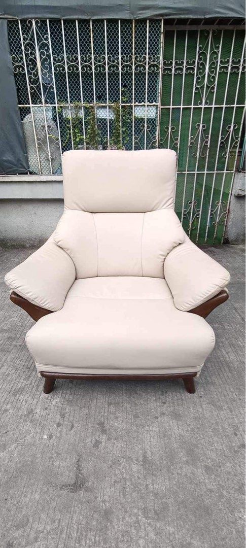 Elegant single sofa Japan surplus (Category: Chairs) located in Manila. Submitted by Hezcki (Listing ID 1295644765, Image 2). Description: .