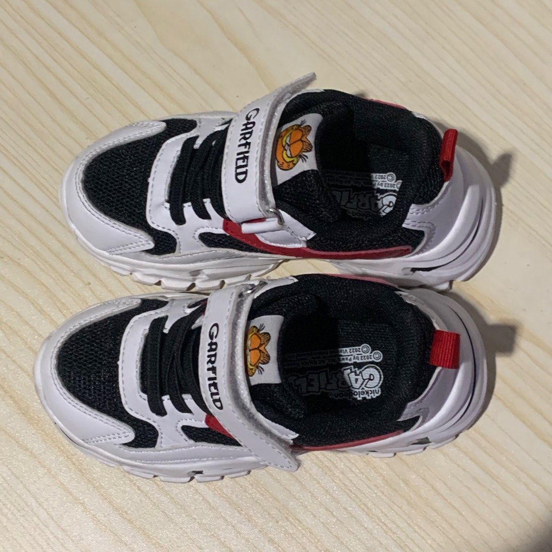 Garfield Sneakers (Category: Babies & Kids Fashion) located in Manila. Submitted by declutterwju (Listing ID 1295636466, Image 3). Description: Garfield Sneakers by Nickelodeon (bought it in SM Department Store) ~ size 25 ~ like new. used it twice, once sa photo shoot ~ no issue ~ comes with box rfs: too small na for my baby.