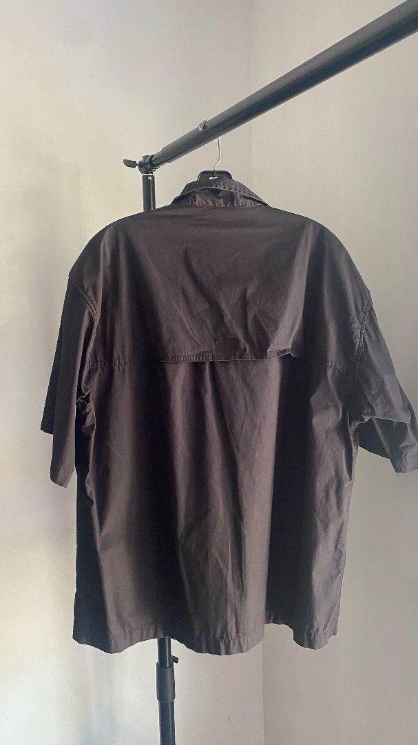 GU by UNIQLO Oversized Gorpcore Workwear Utility Shirt (Category: Activewear) located in Paranaque City. Submitted by Spareless (Listing ID 1295590957, Image 3). Description: W: 23 in. L: 29 in. Pockets: 2 Condition: 8.5/10 Issue: N/A Notes from the seller: color accuracy may vary Manage your expectations as these products are either secondhand or thrifted. Minor flaws won’t be called out unless it’s noticeable. No Return / No Refund / Sales are 