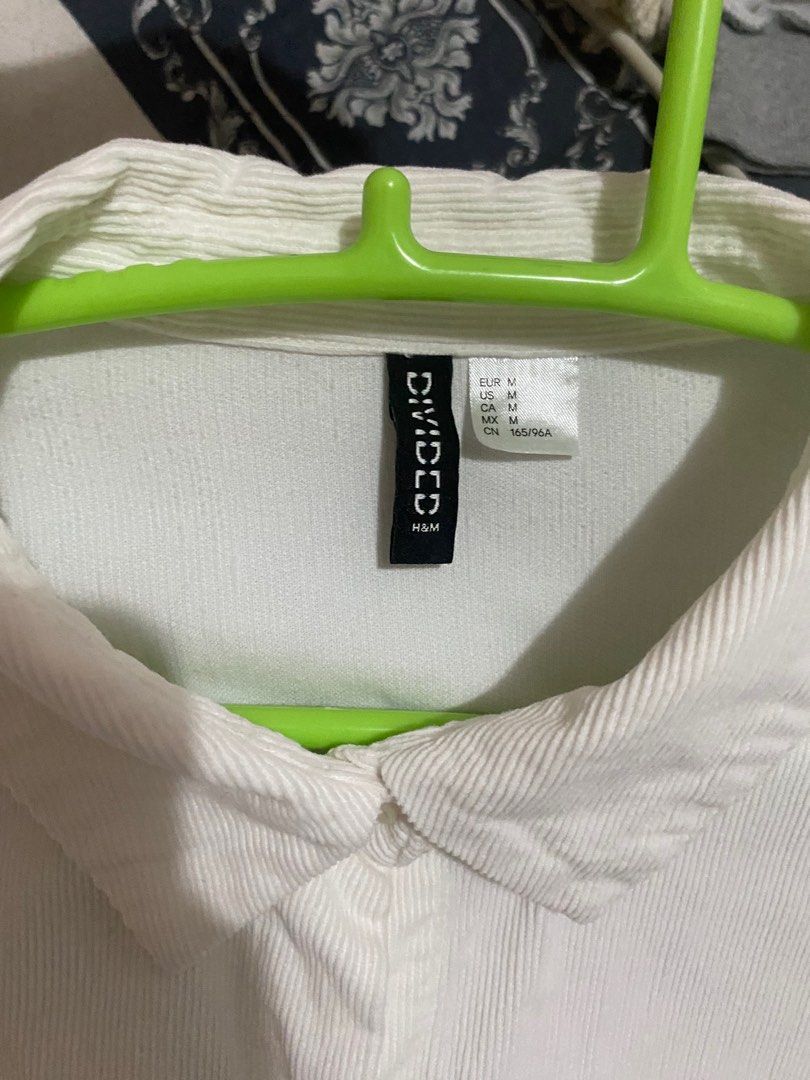 H&M Corduroy Longsleeve White (Category: Longsleeves) located in Dinalupihan. Submitted by zyieone (Listing ID 1295555817, Image 2). Description: Bought for around 2k at SM Central, Olongapo last December Worn once only, good as new Good for layering or as is RFS: Decluttering// Not my style na hehe Price still negotiable .