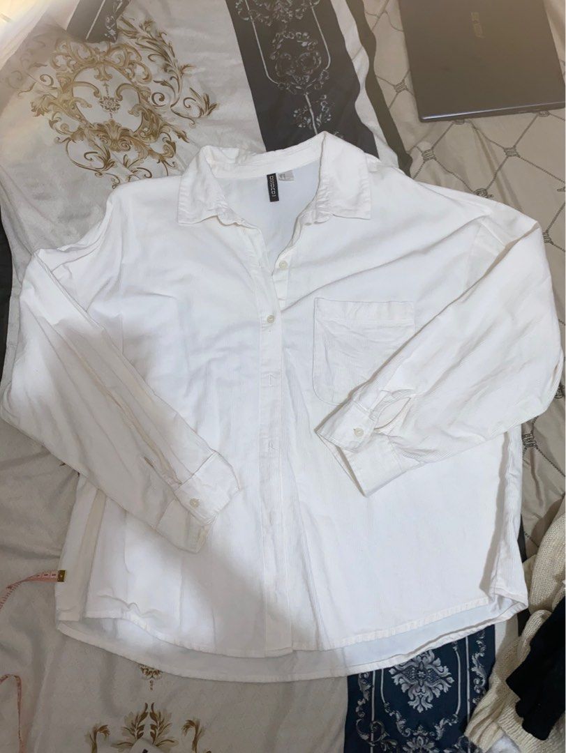H&M Corduroy Longsleeve White (Category: Longsleeves) located in Dinalupihan. Submitted by zyieone (Listing ID 1295555817, Image 1). Description: Bought for around 2k at SM Central, Olongapo last December Worn once only, good as new Good for layering or as is RFS: Decluttering// Not my style na hehe Price still negotiable .