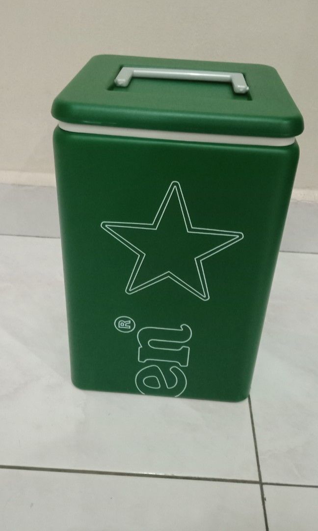 Ice box (Category: Outdoor Furniture) located in Singapore. Submitted by whwa (Listing ID 1295642425, Image 1). Description: .