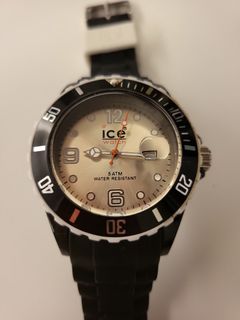đŁăđšď¸ BUSINESS CLOSURE CLEARANCE đšď¸ SF ONLY HALF PRICEâď¸ăice watch. Silver dial. Large three-hand calendar. Comes with black rubber strap. Rotatable bezel. Sports quartz wristwatch64207020885890110