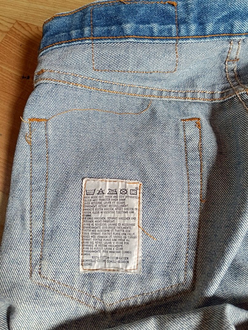 Levis 501xx s1048 (Category: Activewear) located in Davao. Submitted by hailyen (Listing ID 1295627731, Image 3). Description: USA size 30. 552 button.