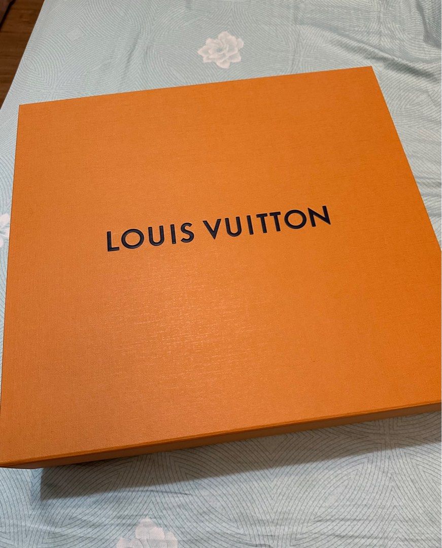 LV MARK FOLDER MONOGRAM (Category: Luxury Bags & Wallets) located in Tagaytay City. Submitted by prelovedluxeries (Listing ID 1295619224, Image 3). Description: 💯 % original With mesh bag and box With searchable code Protective film on hardware still intact Brand new/never been used RFS: Gifted to me but not really my style.