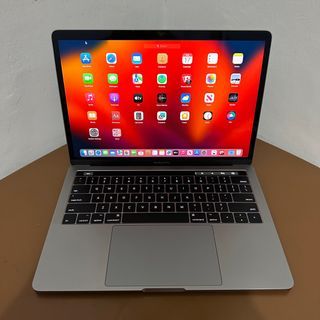 MacBook Pro 2018 13inch w/ Touchbar, 8gb 512gb