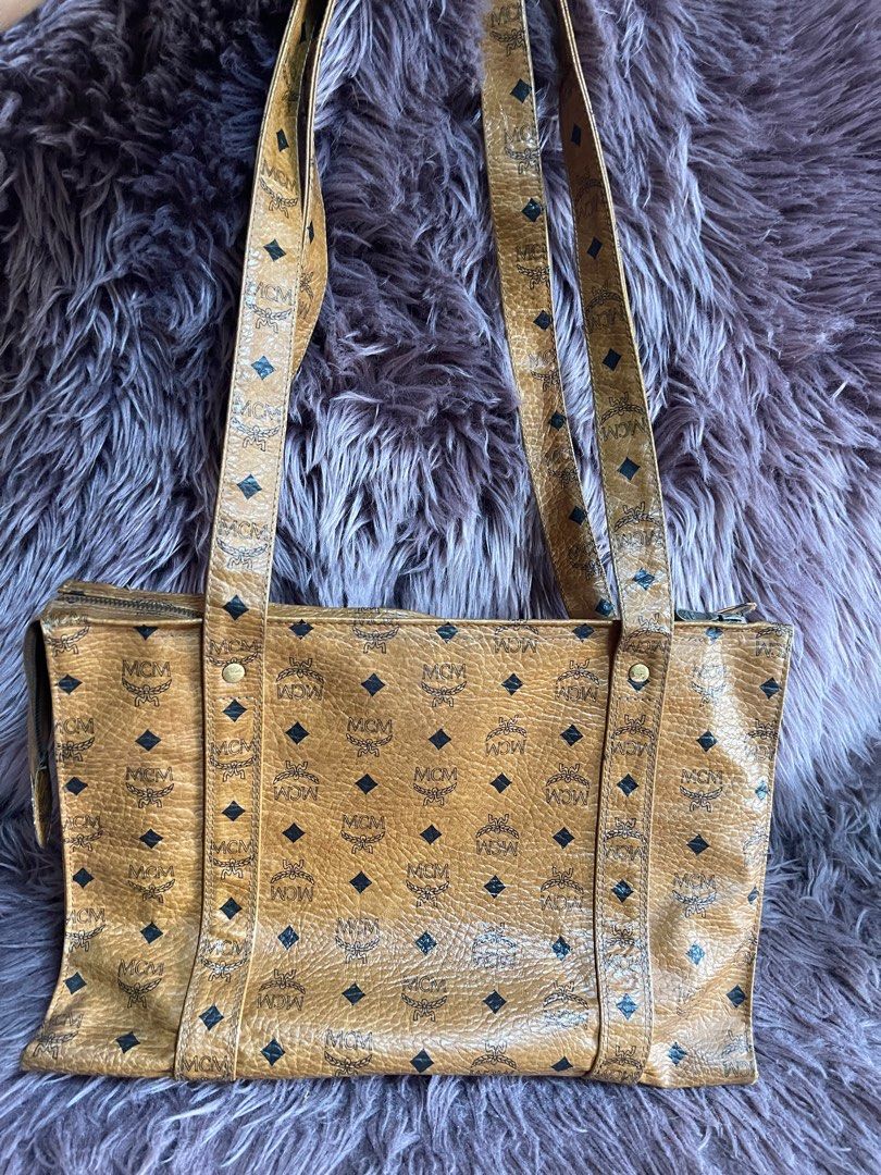 MCM shoppers bag (Category: Luxury Bags & Wallets) located in Quezon City. Submitted by karma_para_sa_bogus (Listing ID 1295541709, Image 2). Description: germany. authentic. large size. .