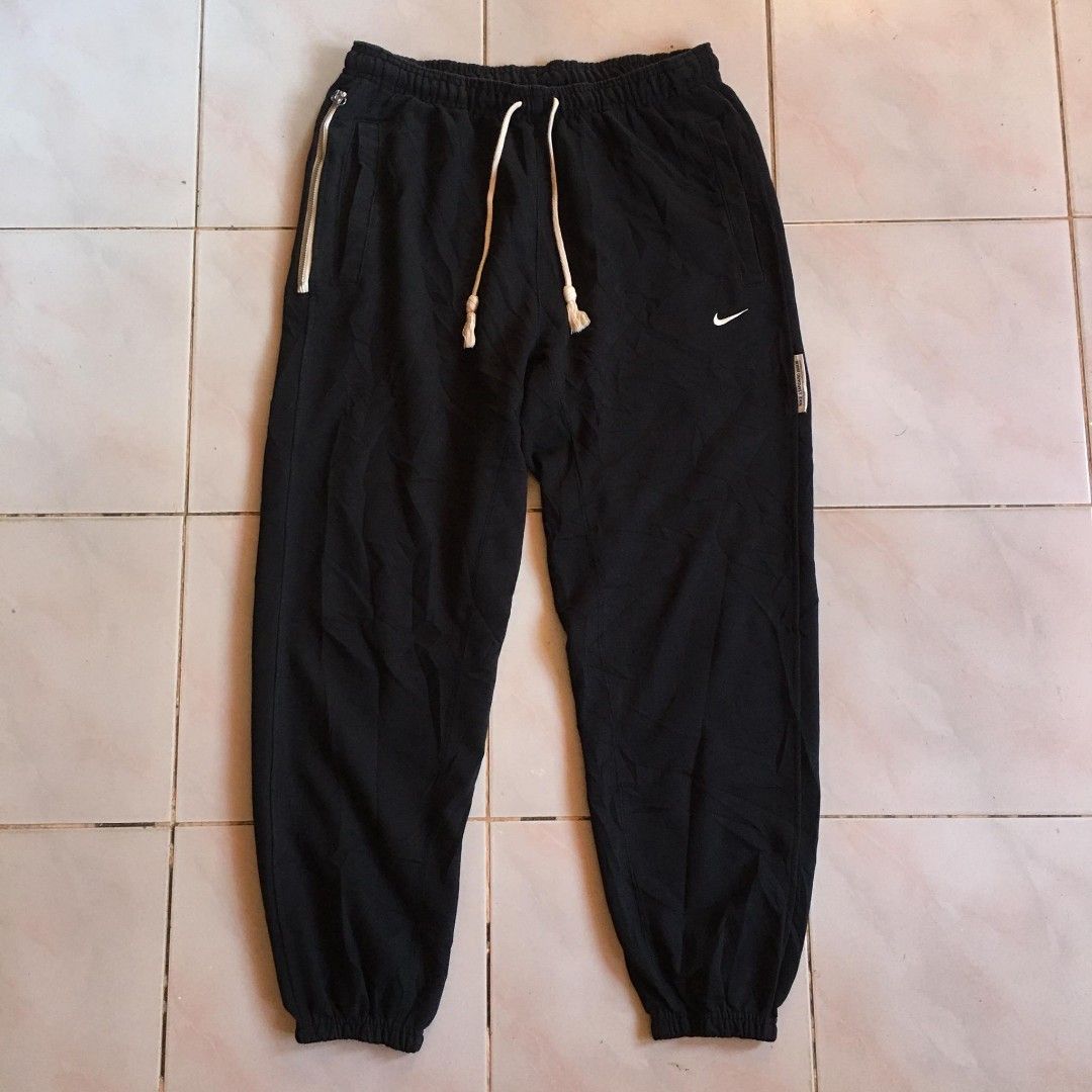 Nike jogger pants 🥵 (Category: Joggers) located in Jinoba-an. Submitted by eegiboy (Listing ID 1295557227, Image 3). Description: Wts: Nike dri-fit jogger pants 🥵 Xl on tag Dimension: 32-36 stretch L-39.5 Excellent as new 🥰 No issue 😘 700plussf Dm me if interested 📩 Thankyou 🙏😇.