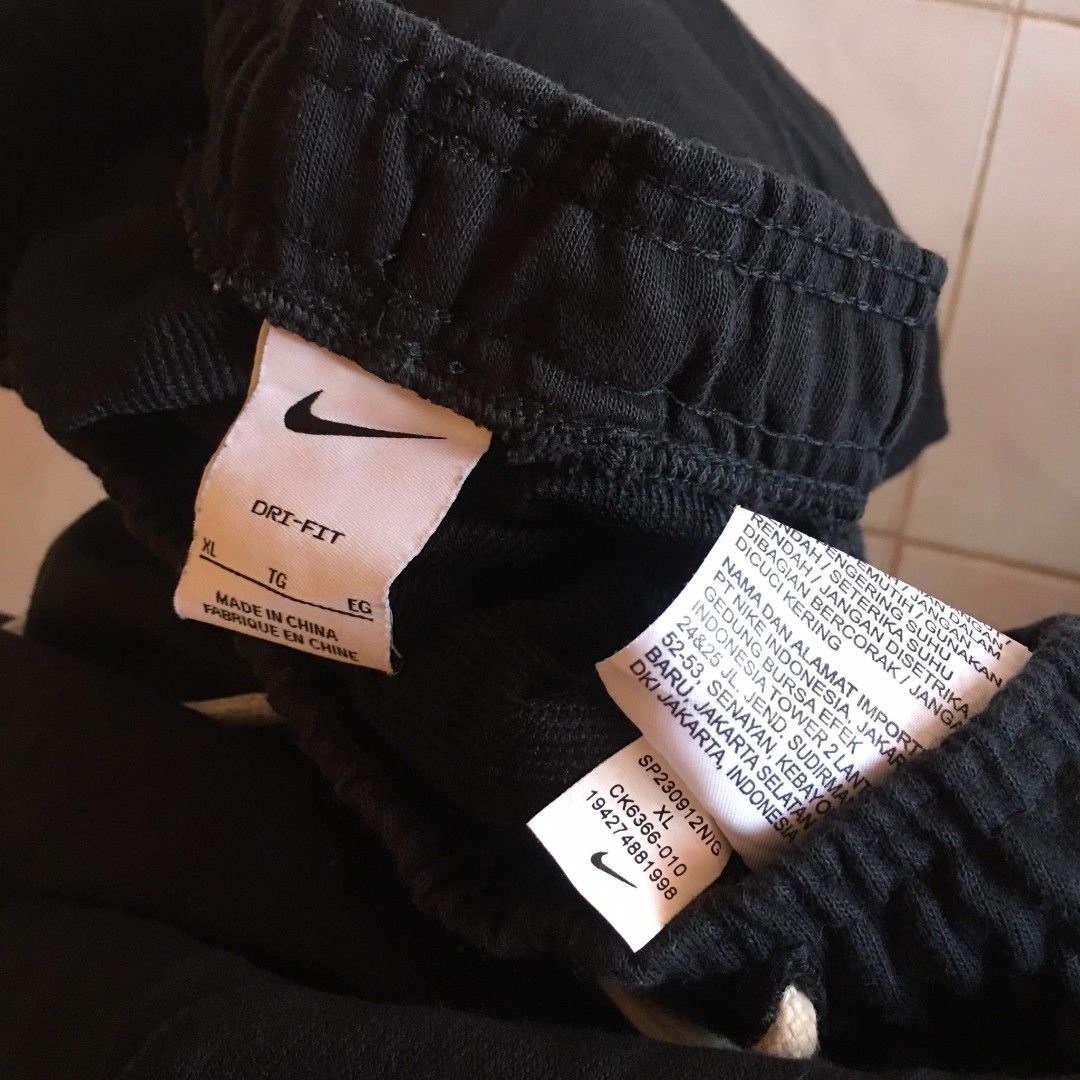 Nike jogger pants 🥵 (Category: Joggers) located in Jinoba-an. Submitted by eegiboy (Listing ID 1295557227, Image 2). Description: Wts: Nike dri-fit jogger pants 🥵 Xl on tag Dimension: 32-36 stretch L-39.5 Excellent as new 🥰 No issue 😘 700plussf Dm me if interested 📩 Thankyou 🙏😇.