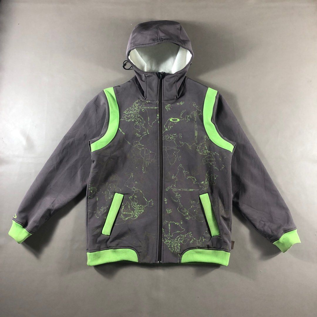 OAKLEY VINTAGE JACKET (Category: Coats, Jackets and Outerwear) located in Manila. Submitted by revise.ph_ (Listing ID 1295538602, Image 1). Description: OAKLEY VINTAGE JACKET Made in CHINA Tagged Size:LARGE Dimensions Length:31 Width:25 Shoulder:20.5 Sleeve:28.5 Issue:CHECK DETAILED PHOTOS Price:3,500 Free Shipping via JNT.
