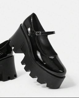 Platform black shoes