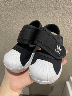 Preloved Adidas sandals for baby/ toddlers
