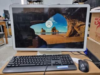 SAMSUNG ALL IN ONE PC: ( SAMSUNG 700A4J )