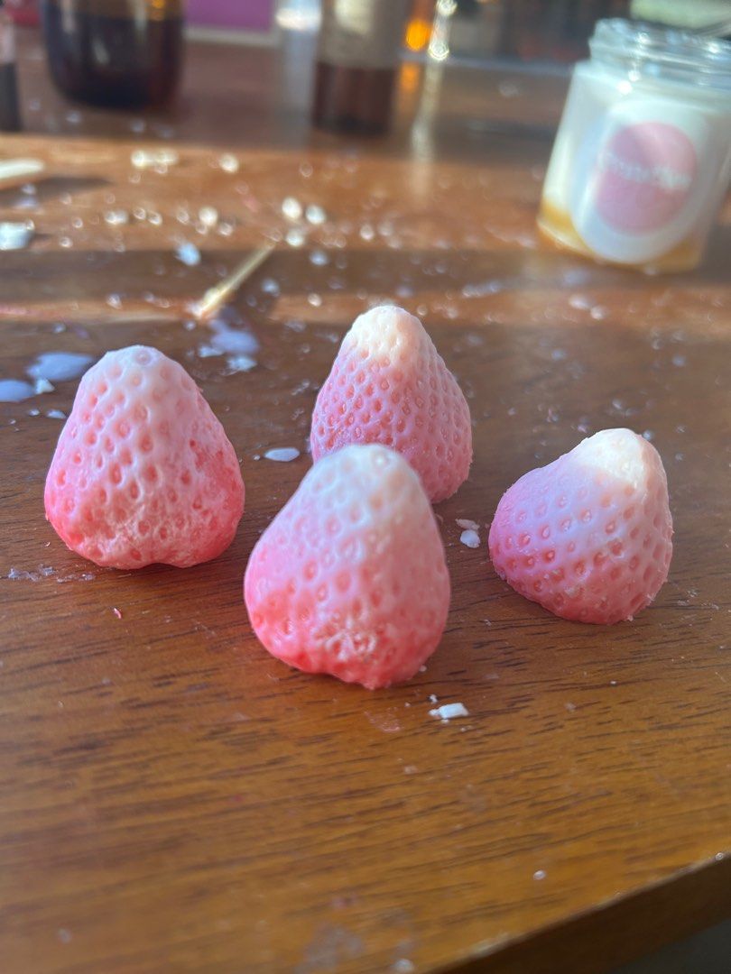 Strawberries Wax Melt Set (Category: Handmade Goods & Accessories) located in Melbourne. Submitted by candlesbyclark2024 (Listing ID 1295550641, Image 1). Description: Handcrafted using soy wax. Strawberry scented..