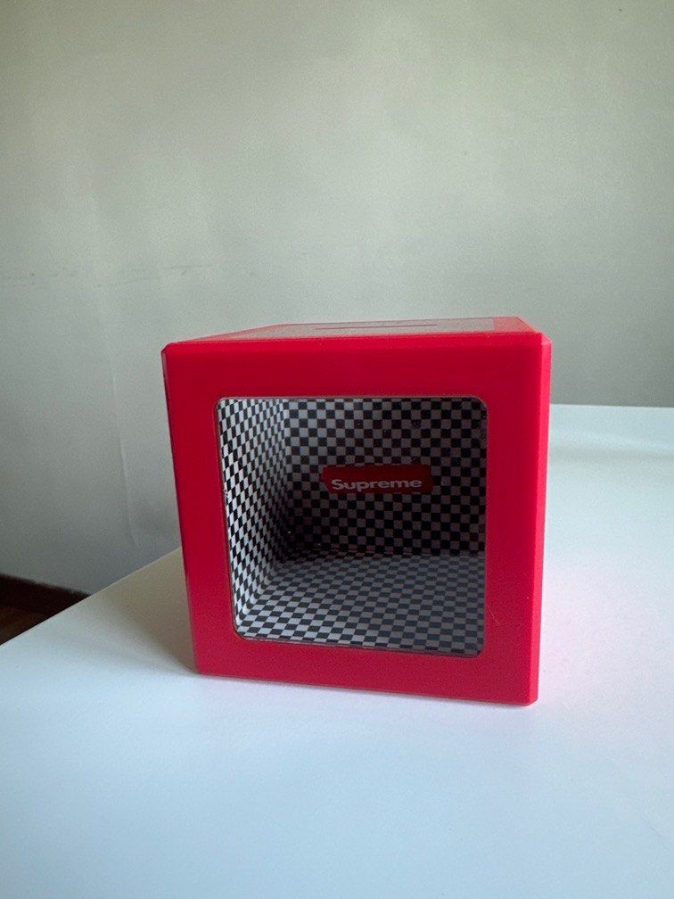 Supreme coin box
