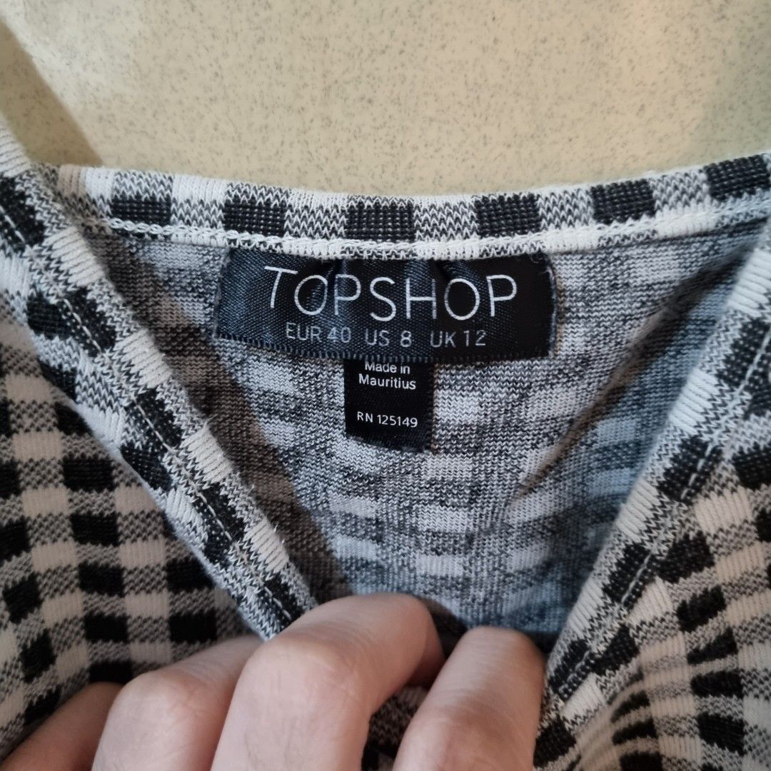 Topshop Gingham Top Size US 8 S-M (Category: Sleeveless) located in Makati City. Submitted by seouloptionsph (Listing ID 1295600645, Image 2). Description: PLEASE READ BEFORE MAKING AN OFFER OR MESSAGING "MINE" 💳 MOP: Gcash & BDO only 🚚 MOD: Same day via grab/lalamove, SCO & JNT only. IMPORTANT: 👉 Do not make an offer if you are not 100% sure. You may ask inquiries first before clicking the offer button. Let's not waste each other's time. 👉 S
