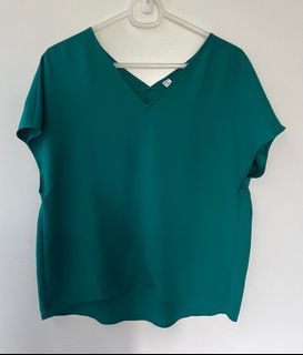 Uniqlo drape v neck blouse green
