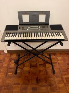 Yamaha keyboard with stand and adaptor