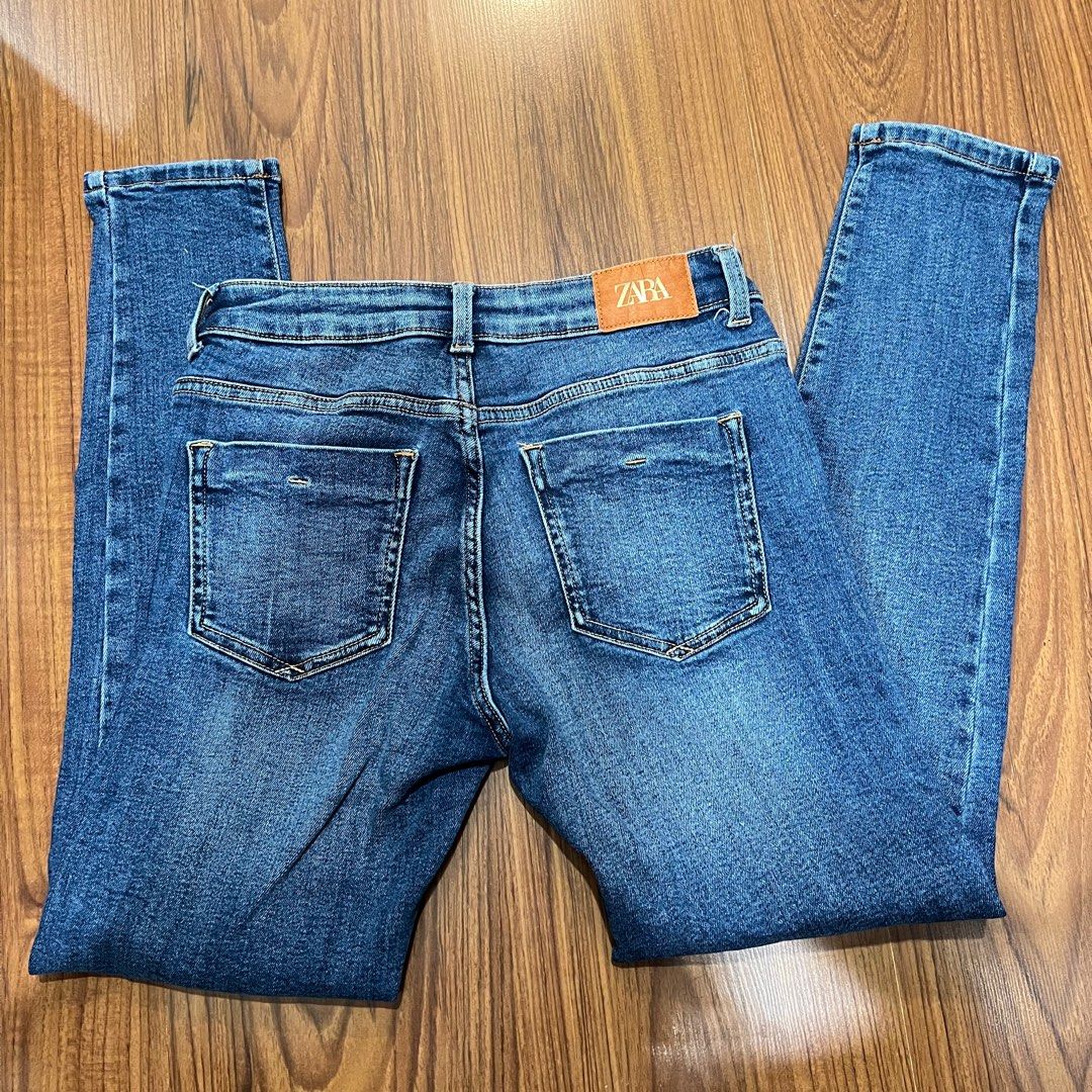 zara skinny denim jeans (Category: Jeans) located in Manila. Submitted by basicbaguette (Listing ID 1295581821, Image 2). Description: waist: 26” length: 34”.