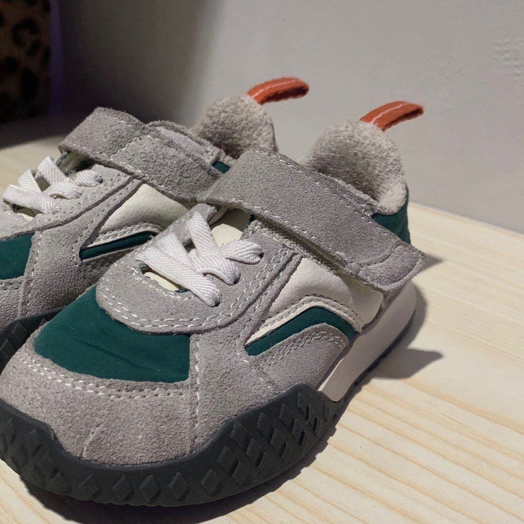 Zara Sneakers for Toddler (Category: Babies & Kids Fashion) located in Manila. Submitted by declutterwju (Listing ID 1295635733, Image 3). Description: Zara Sneakers ~ size 23 ~ original price is around 1,500 ~ no issue rfs: naitambak lang hanngat sa hindi na mag-kasya 🥲.
