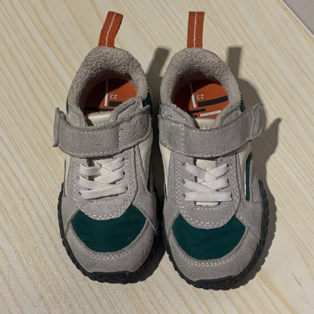 Zara Sneakers for Toddler (Category: Babies & Kids Fashion) located in Manila. Submitted by declutterwju (Listing ID 1295635733, Image 2). Description: Zara Sneakers ~ size 23 ~ original price is around 1,500 ~ no issue rfs: naitambak lang hanngat sa hindi na mag-kasya 🥲.