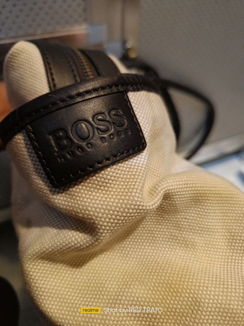 💯 Authentic HUGO BOSS leather canvas weekender duffle bum bag (Category: Luxury Bags & Wallets) located in General Mariano Alvarez. Submitted by randzwurkz85264 (Listing ID 1290982202, Image 3). Description: Authentic HUGO BOSS leather canvas weekender bag, duffle bag bum bag. 18 x 16 x 6 inches. 14 inches handle drop.