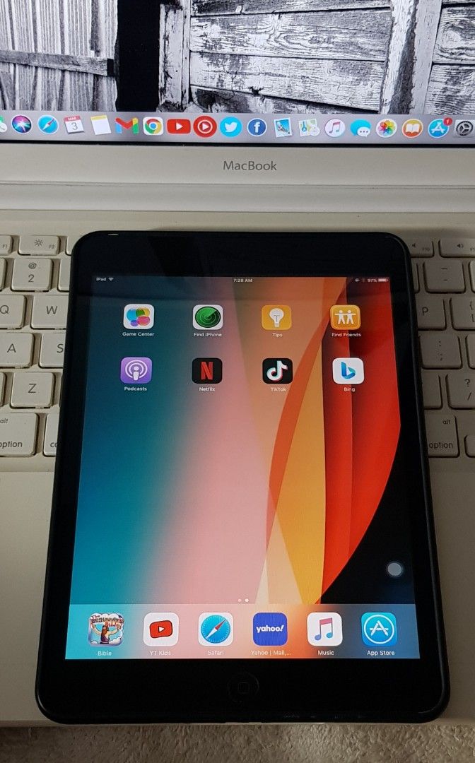 Apple iPad Original Mini Tablet for Kids (Category: iPad) located in Cavite. Submitted by jmy826 (Listing ID 1290819916, Image 2). Description: Apple iPad For Kids Original iPad Mini Color Black 16gb Internal, Wifi Apple A5 Dual Core 9.7-inch LED Backlit Display Clear Screen ₱2,500.0 unit, apple cable, old case No iCloud/Apple ID issue ✅ Ready To Use iPad ✅ Sa front panel smooth po yung iPad pero hindi sa likod kaya dapat may case na suot po. Wal