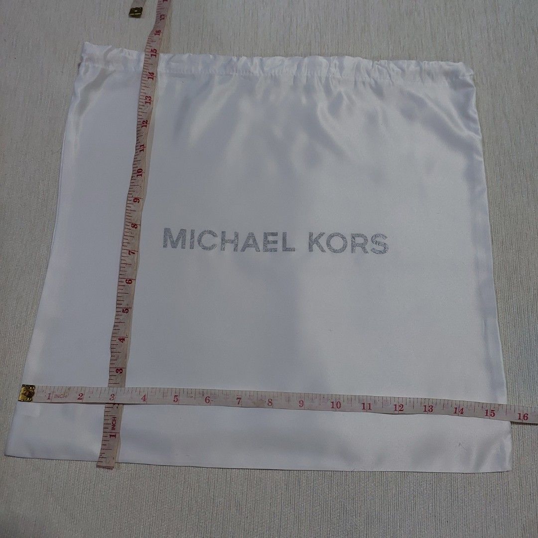 Authentic Michael Kors MK dust bag 15x15.5 (Category: Luxury Bags & Wallets) located in Manila. Submitted by jfluxury.co (Listing ID 1290808233, Image 3). Description: excellent condition no flaws bought in Japan 🇯🇵 💯% Authentic. 😊 Money back guarantee. 😊 Clean and ready to use na po.