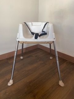 Baby high chair with safety belt